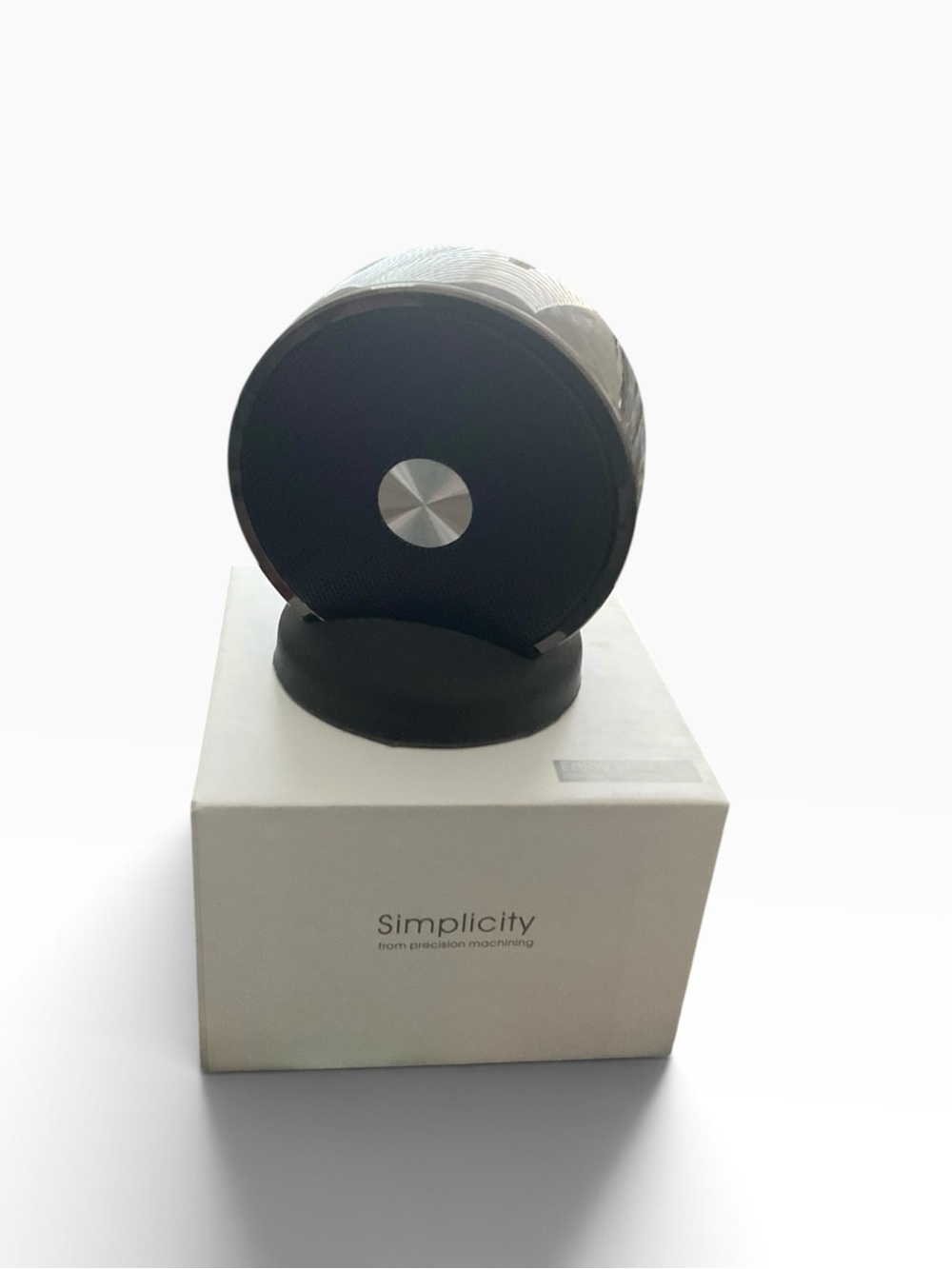 SIMPLICITY Bluetooth Spherical Speaker Charging Dock Wireless & Carrying Case EC